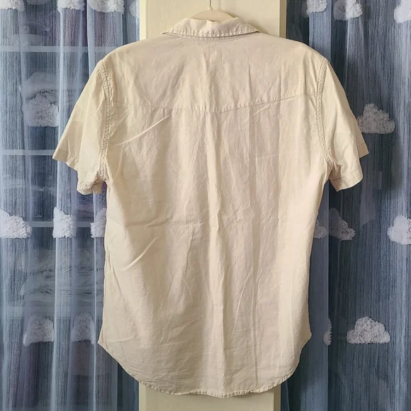 Levi's Short Sleeve Button Up Shirt - Picture 2 of 5